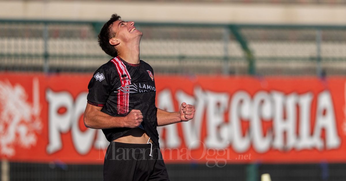 La gioia di Montini dopo la rete (foto Aldo Giuliani per MaremmaOggi)