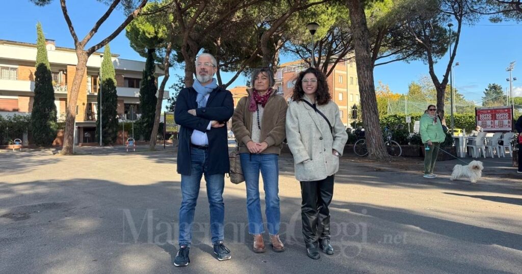 Carlo De Martis, Debora Giomi e Ginevra Detti, di Grosseto Città Aperta, sotto ai pini (sani) di piazza Donatello
