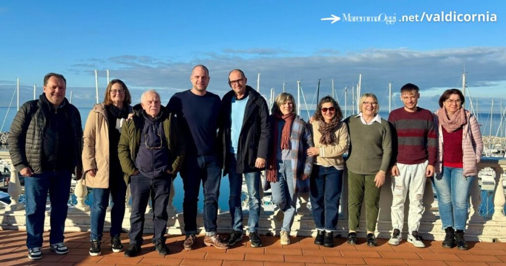 Il consiglio direttivo con il nuovo presidente Andrea Renati e il sindaco Riccucci