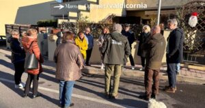 Il sindaco Francesco Ferrari all'incontro con gli esperti e i residenti della Tolla