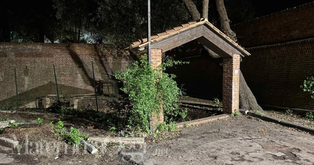 L'ingresso dello storico ristorante la buca di San Lorenzo, nella troniera sotto alle Mura