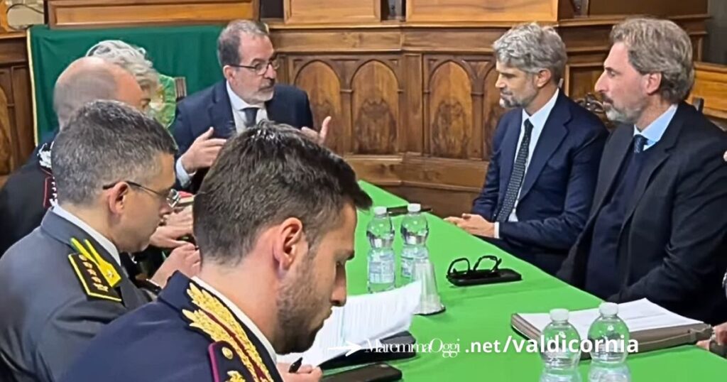 Un momento del Comitato per l'ordine e la sicurezza in Comune a Piombino