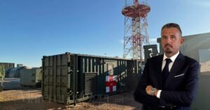 Il container con i generatori di ossigeno di Noxerior e Federico Guidarelli