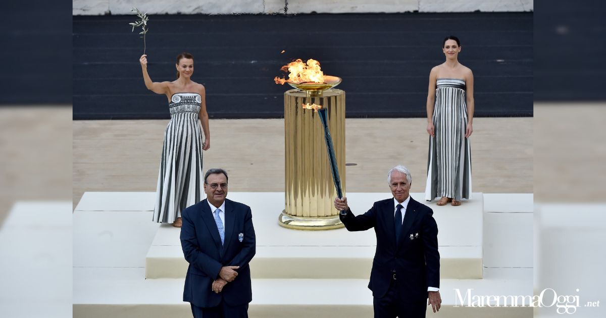 Un momento del passaggio della fiamma olimpica all'Italia