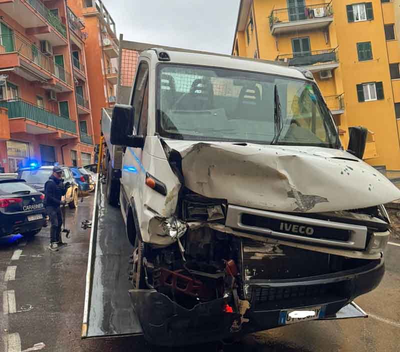 Il furgone sul carroattrezzi di Luca Pazzaglia