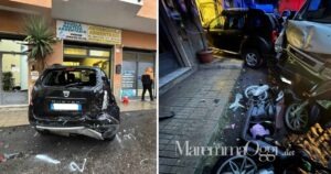 L'auto finita dentro all'autoscuola e il furgone che ha travolto l'auto e i motorini