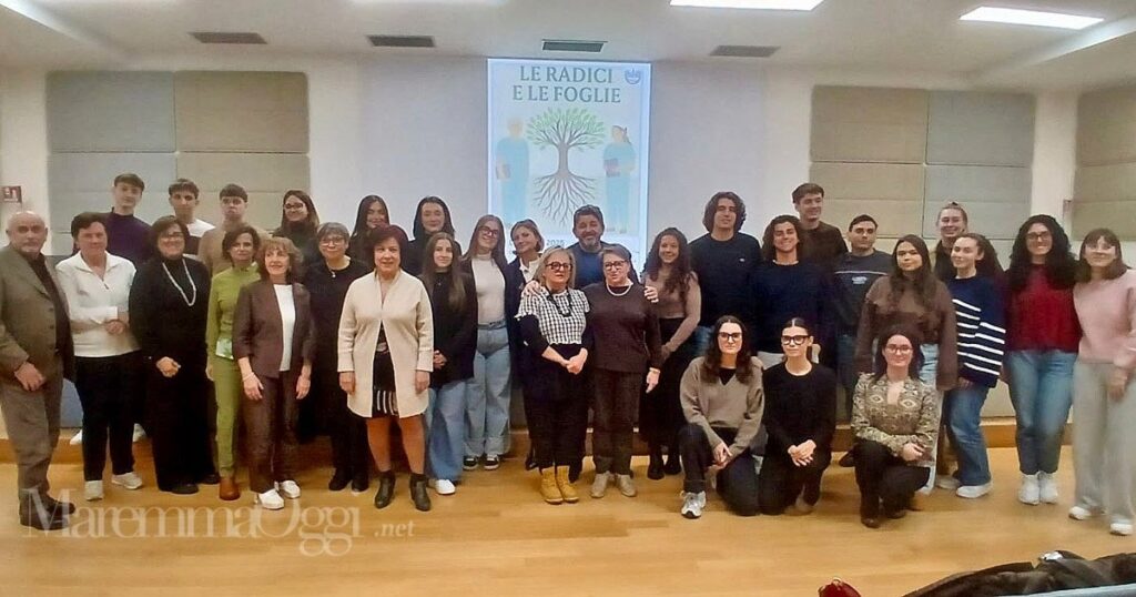 Infermieri, un gruppo di partecipanti al convegno "Dalle radici alle foglie"