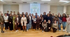 Infermieri, un gruppo di partecipanti al convegno "Dalle radici alle foglie"