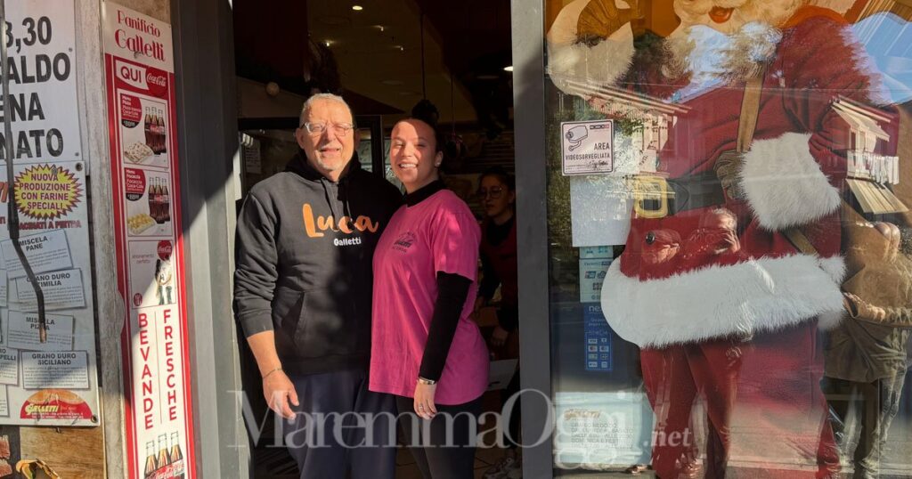 Luca Galletti sulla porta del panificio con la figlia Sara