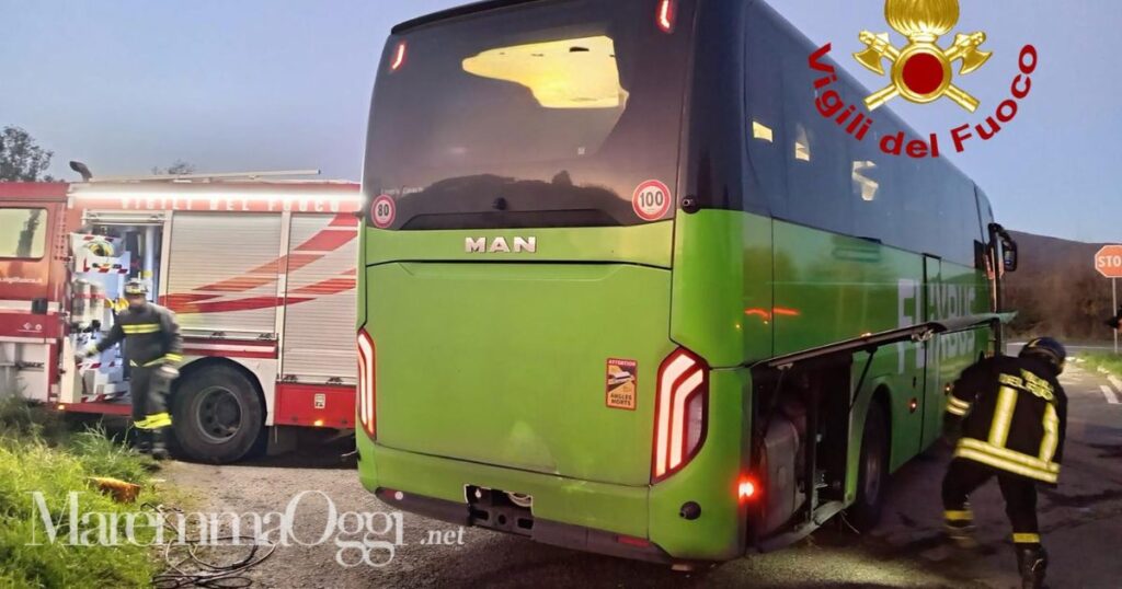 Il pullman uscito fuori strada