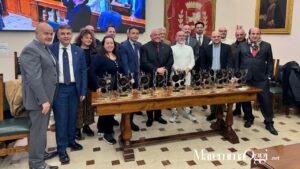 I premiati di Tuscany in the world in sala consiliare, con Manuel Vescovi