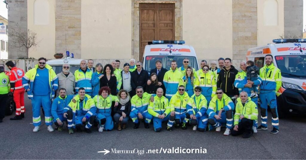I volontari e i dipendenti della Misericordia di San Vincenzo