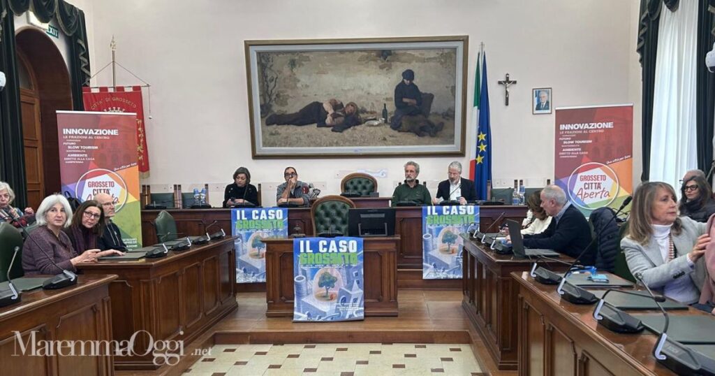 I relatori presenti all'incontro pubblico per fare chiarezza sugli abbattimenti degli alberi