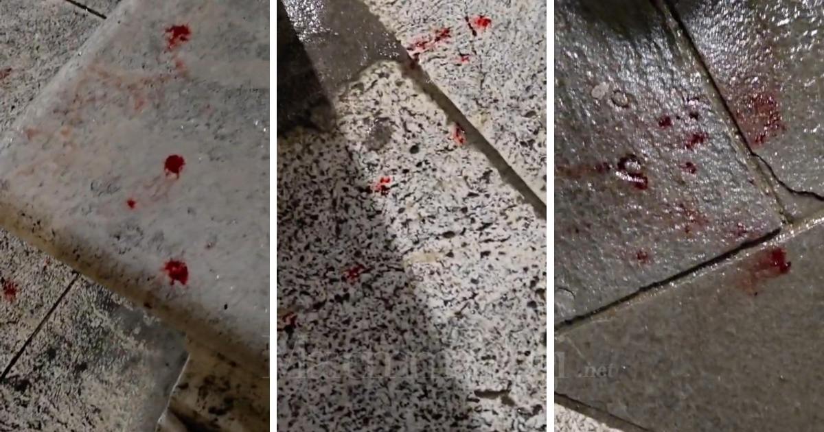 Le chiazze di sangue in piazza del Sale