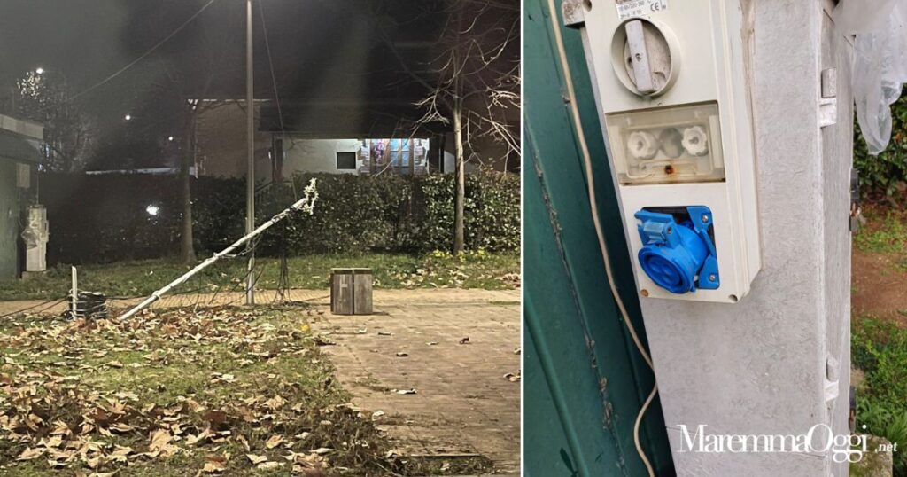 L'albero di Natale vandalizzato a Ribolla e la presa della corrente rotta