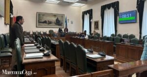 L'aula del consiglio comunale con il solo Gino Tornusciolo presente dei consiglieri