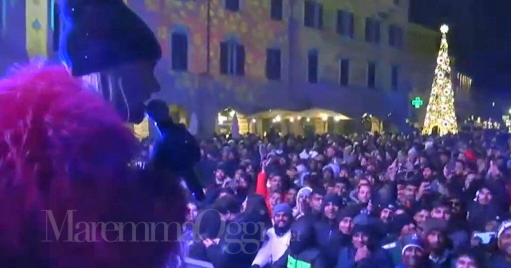 Un momento della serata di Capodanno in piazza Dante