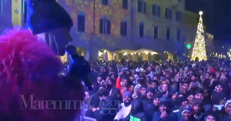 Un momento della serata di Capodanno in piazza Dante