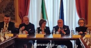 Un momento dell'incontro in prefettura, al centro la prefetta di Grosseto Paola Berardino e il prefetto di Siena Valerio Massimo Romeo