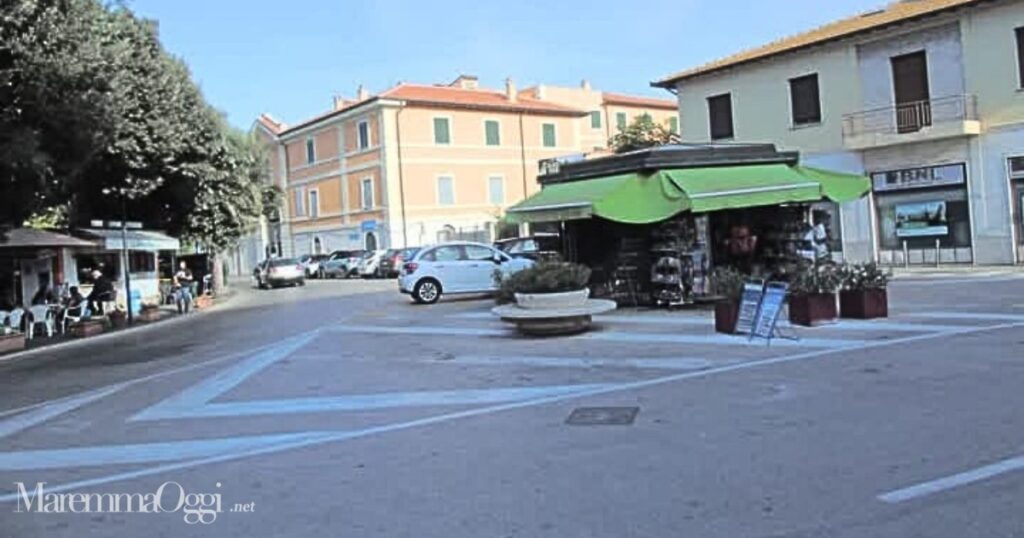 L'edicola di piazza Cortesini che è stata rimossa