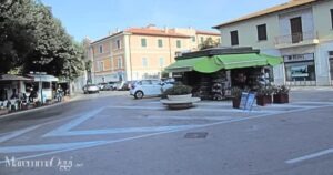 L'edicola di piazza Cortesini che è stata rimossa