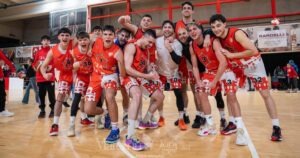 I giocatori della Gea festeggiano dopo il trionfo in Coppa Toscana (foto Aldo Giuliani per MaremmaOggi)