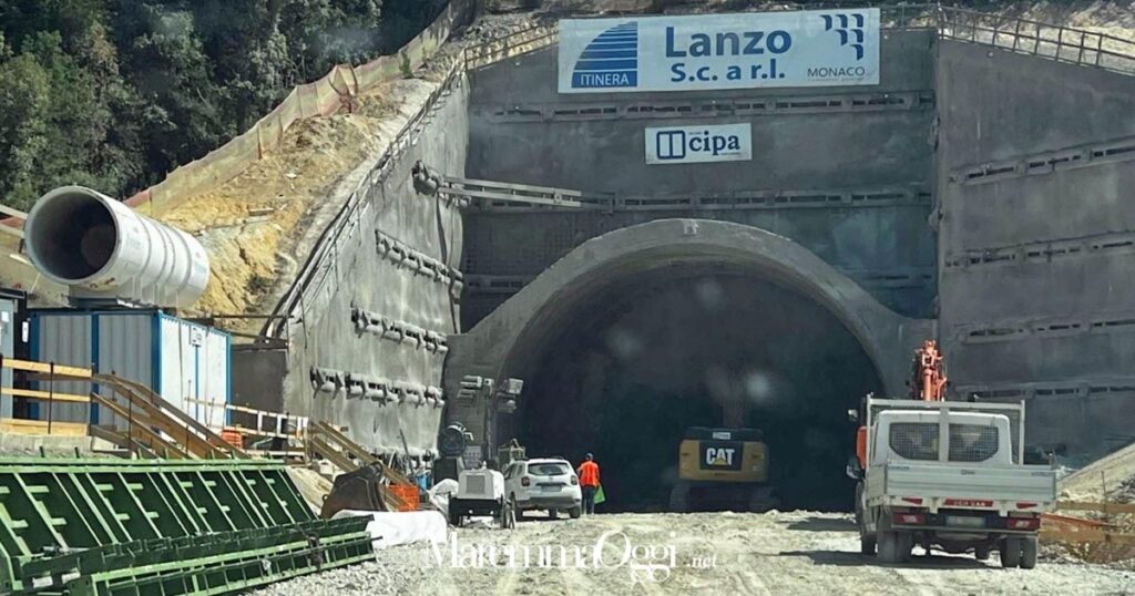 I lavori alla galleria Lanzo, sotto a Civitella Marittima, sul lotto 4 della Grosseto-Siena