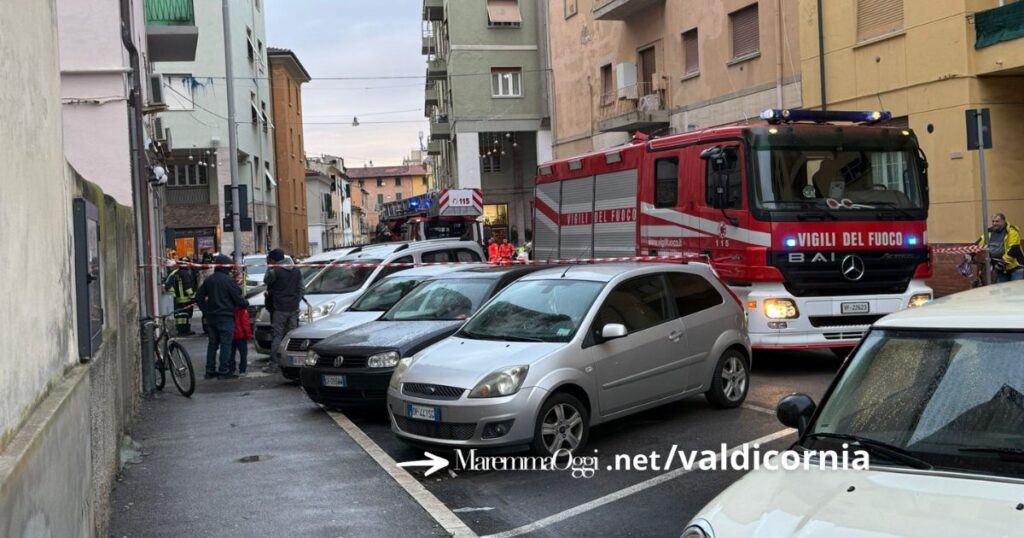 Vigili del fuoco in via Fiume, palazzo evacuato
