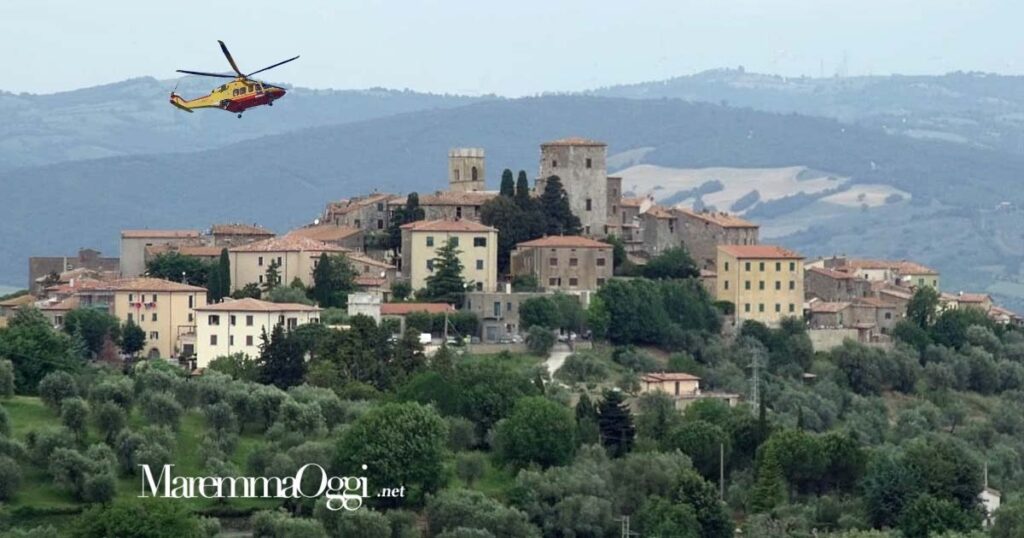 Una veduta di Montemerano, l'uomo è stato soccorso con Pegaso, è gravissimo. La moglie portata al Misericordia di Grosseto