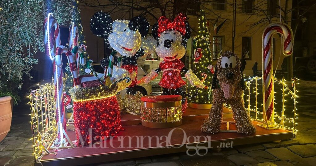 Le luminarie davanti al museo Archeologico