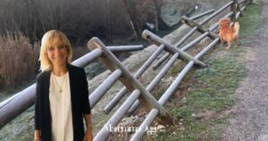 La passeggiata danneggiata e la sindaca Alessandra Biondi