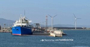 Il rigassificatore nel porto di Piombino