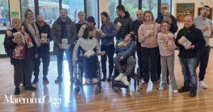 I ragazzi della Fondazione Il Sole con i pacchi di Riso Maremma