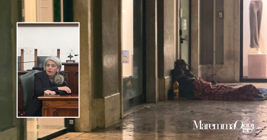 Un senzatetto e nel riquadro Carla Minacci