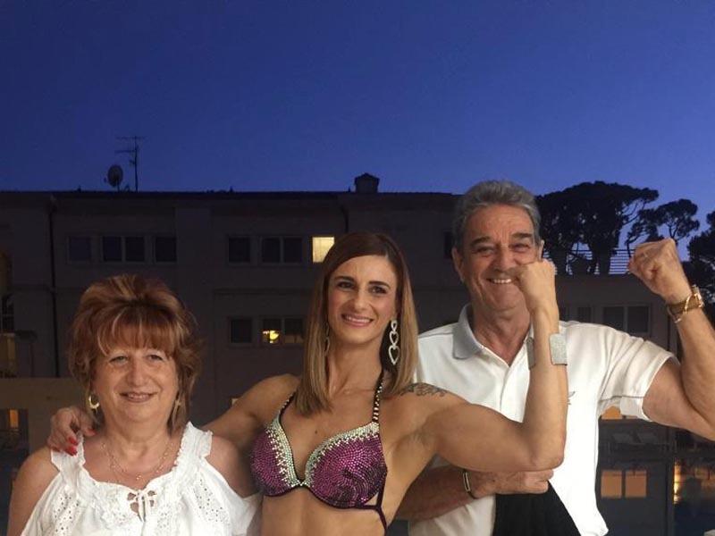 Una foto scherzosa di Gianfranco con la moglie Graziana e la figlia Cecilia