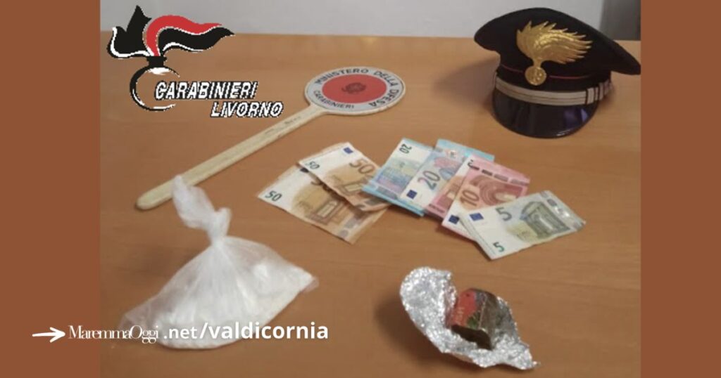 I soldi e la droga sequestrati dai carabinieri di Piombino