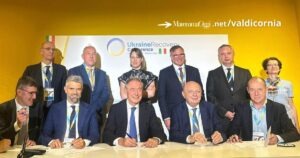 La firma al ministero dell'accordo fra Metinvest, Danieli, il ministro Urso e il sindaco Ferrari