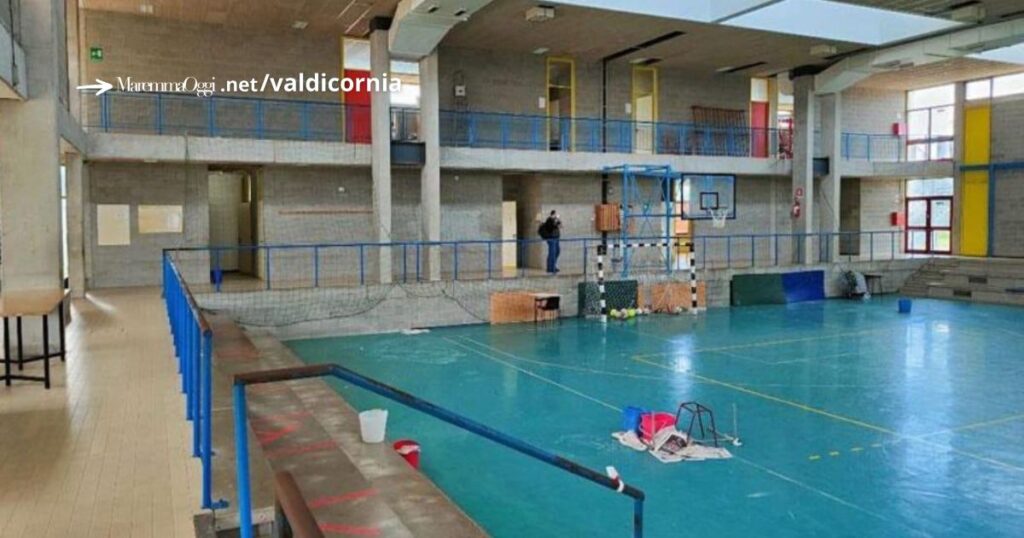 L'interno della palestra ISIS Ceccherelli di Piombino