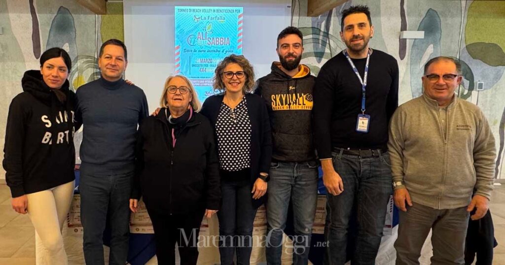 Gli organizzatori del torneo Ali sulla sabbia: Irene Filippeschi e Emiliano Calchetti (Confartigianato), Loriana Landi (La Farfalla), Patrizia Morbidelli (Creativamente 369), Francesco Bertolini (SkyBall), Antonello Venditti (Decathlon) e Roberto Martinelli (La Farfalla)
