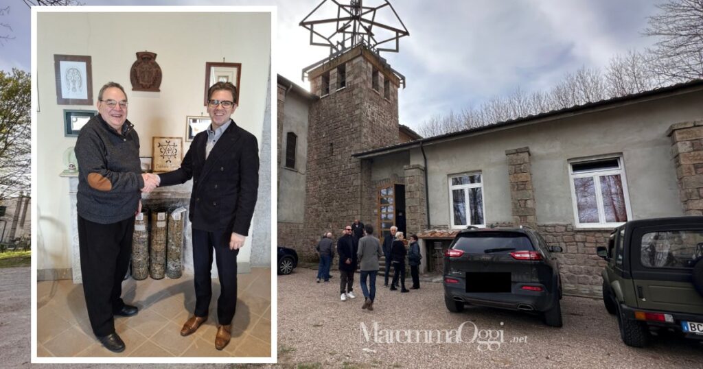 La ex sala parrocchiale di Bagnore e il sindaco Federico Balocchi con don Lorenzo Pasquotti