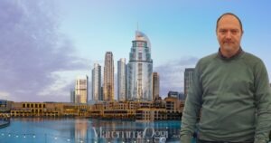 Una veduta di Dubai e il consigliere comunale Giacomo Gori