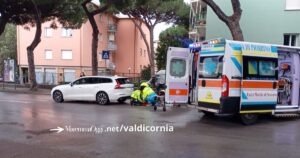 I soccorsi alla donna caduta di motorino in via Medaglie d'Oro