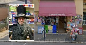 L'edicola Nonsolocarta e Massimo Bargelli, in una foto scherzosa per Carnevale