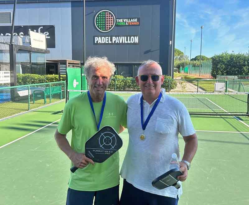 Lorenzo Bragagni (a sinistra) con Fabrizio Carlini, proprietario del Village di Grosseto