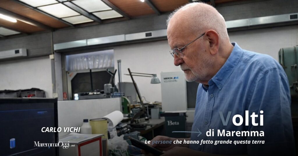 Carlo Vichi con la sua "arma" preferita, il telecomando