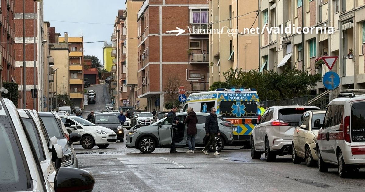 Paura in via Don Minzoni, violento scontro tra due auto | MaremmaOggi