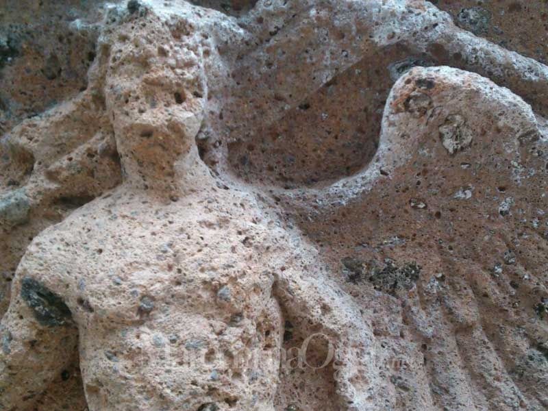 Un dettaglio della tomba dei Demoni alati