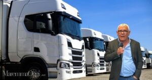 Alcuni camion e Mauro Squarcia