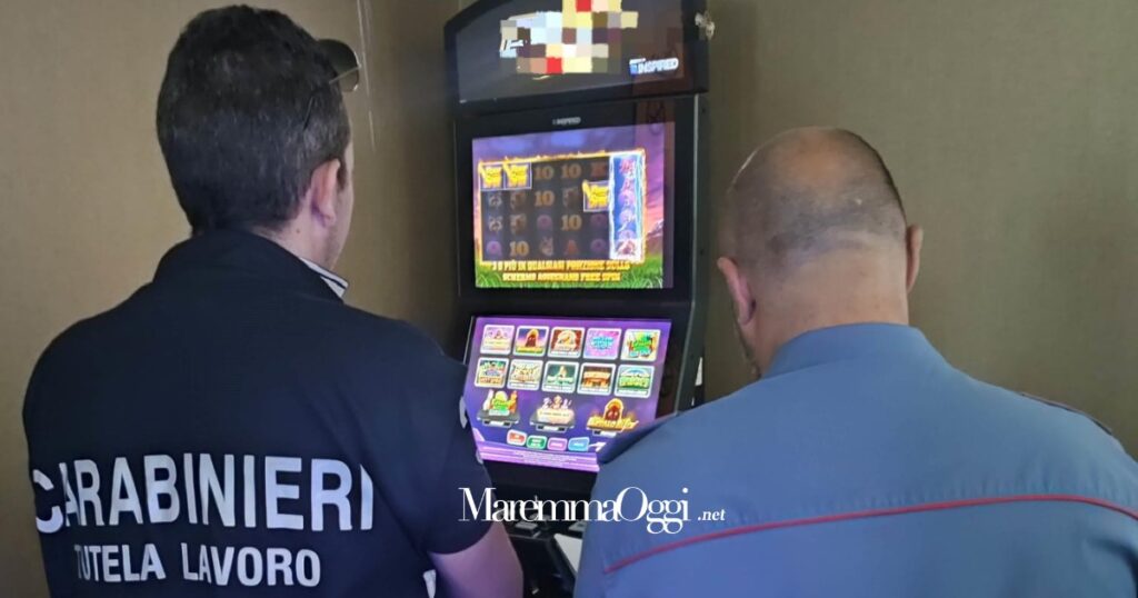 I controlli dei carabinieri in una delle sale slot