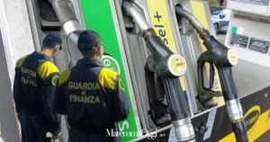 Blitz della guardia di finanza nei distributori di carburante di Grosseto